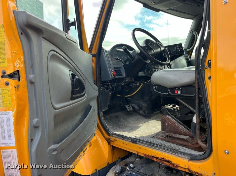 image for item DP2139 2006 International 7400  dump flatbed truck