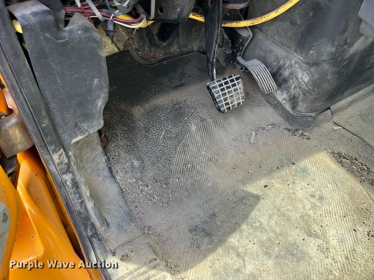 image for item DP2139 2006 International 7400  dump flatbed truck