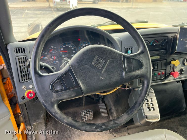 image for item DP2139 2006 International 7400  dump flatbed truck