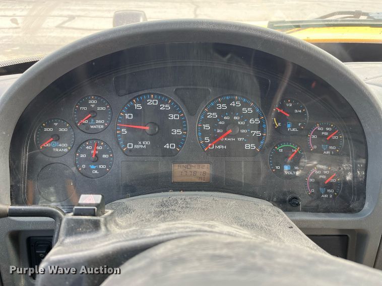 image for item DP2139 2006 International 7400  dump flatbed truck