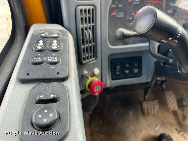 image for item DP2139 2006 International 7400  dump flatbed truck