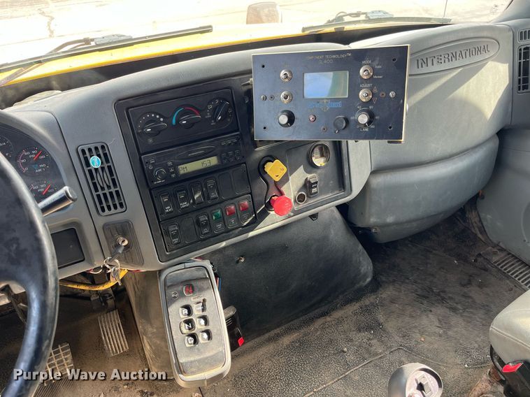 image for item DP2139 2006 International 7400  dump flatbed truck