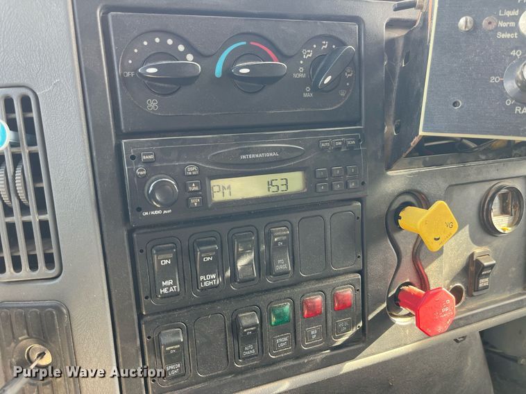 image for item DP2139 2006 International 7400  dump flatbed truck