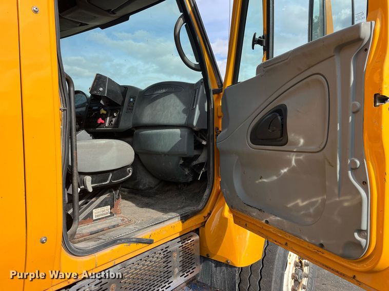 image for item DP2139 2006 International 7400  dump flatbed truck