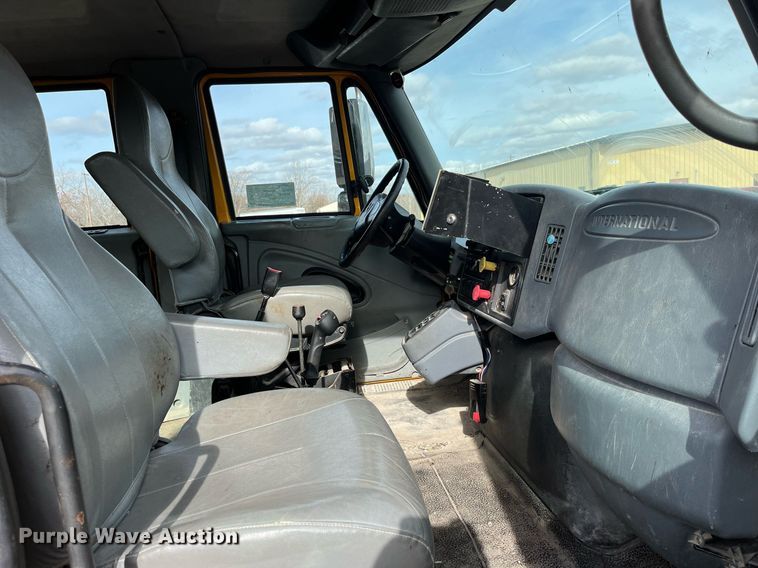 image for item DP2139 2006 International 7400  dump flatbed truck