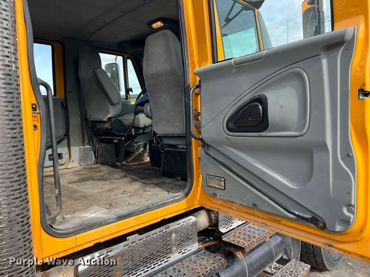 image for item DP2139 2006 International 7400  dump flatbed truck