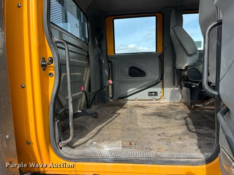 image for item DP2139 2006 International 7400  dump flatbed truck