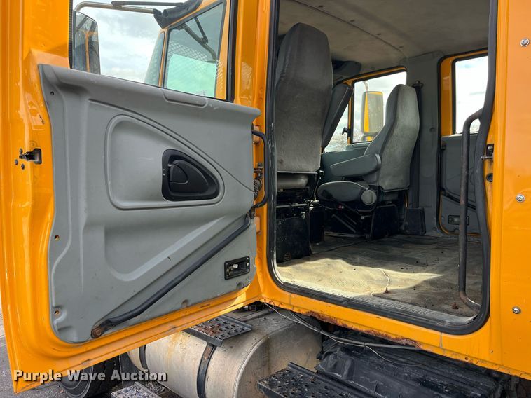 image for item DP2139 2006 International 7400  dump flatbed truck