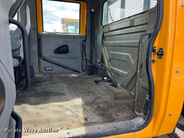 image for item DP2139 2006 International 7400  dump flatbed truck