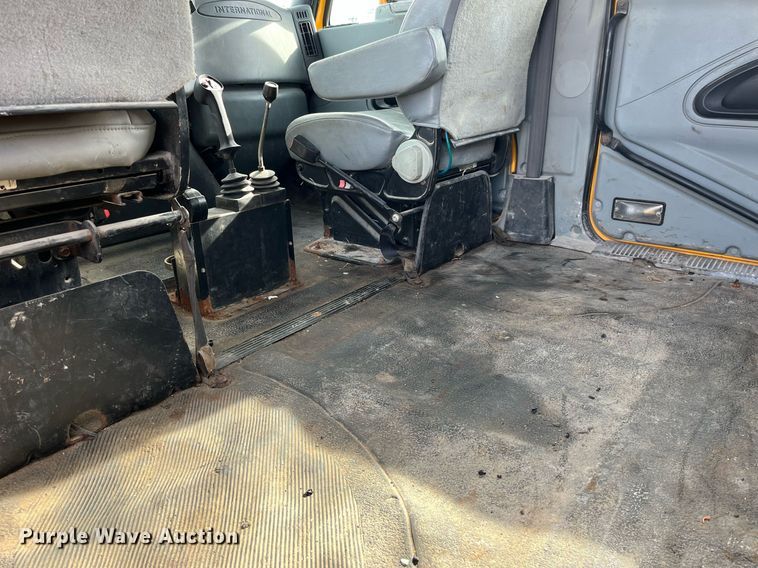 image for item DP2139 2006 International 7400  dump flatbed truck