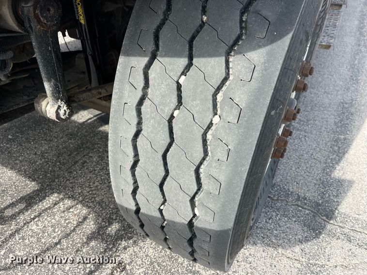 image for item DP2139 2006 International 7400  dump flatbed truck