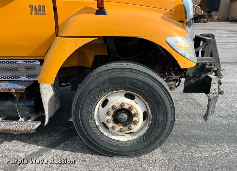 image for item DP2139 2006 International 7400  dump flatbed truck