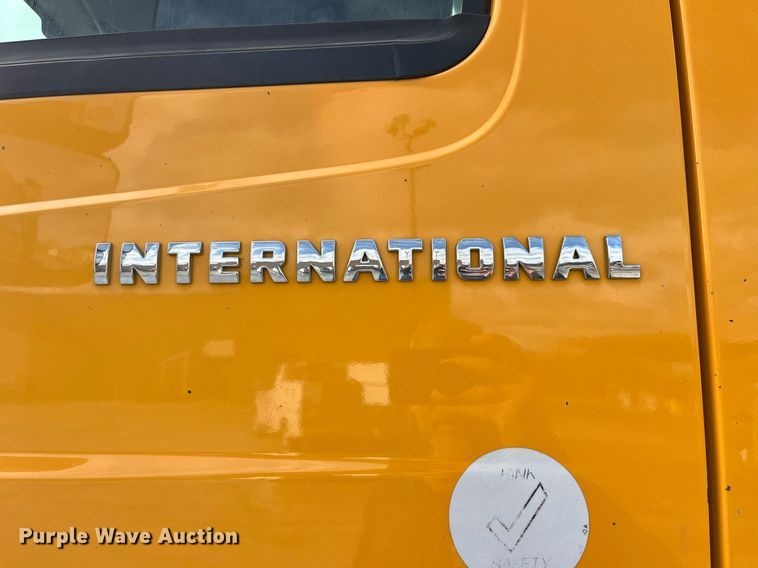 image for item DP2139 2006 International 7400  dump flatbed truck