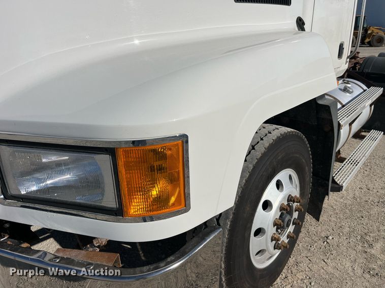 image for item DP2141 2000 Mack CH613  semi truck