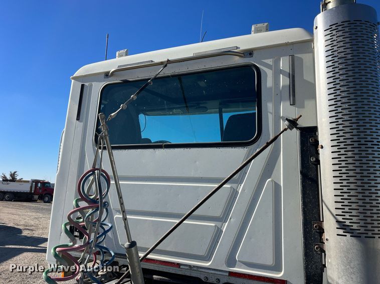 image for item DP2141 2000 Mack CH613  semi truck