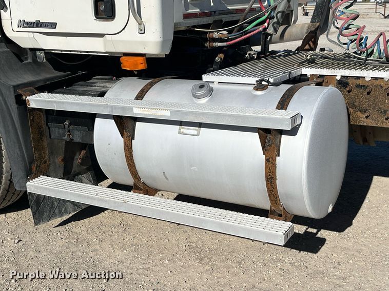 image for item DP2141 2000 Mack CH613  semi truck