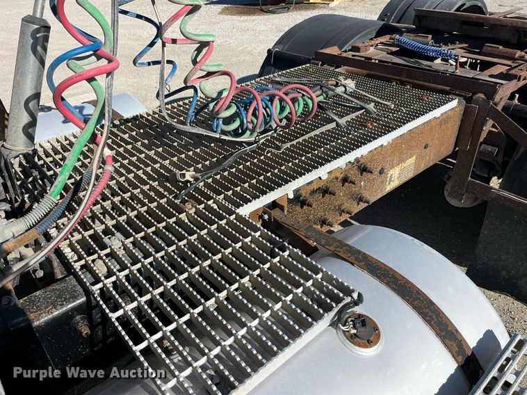 image for item DP2141 2000 Mack CH613  semi truck