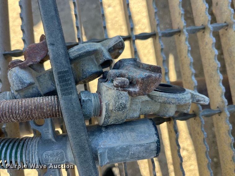 image for item DP2141 2000 Mack CH613  semi truck