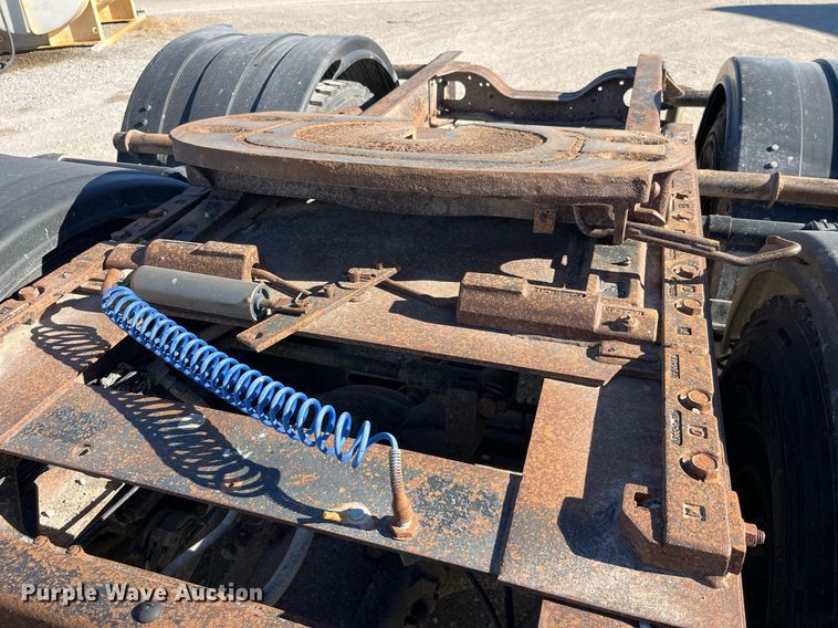 image for item DP2141 2000 Mack CH613  semi truck