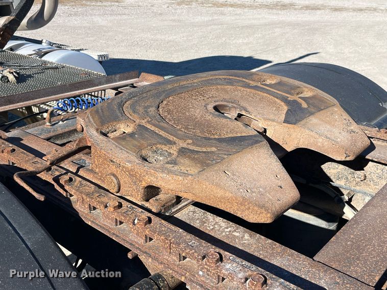 image for item DP2141 2000 Mack CH613  semi truck