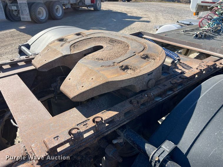 image for item DP2141 2000 Mack CH613  semi truck