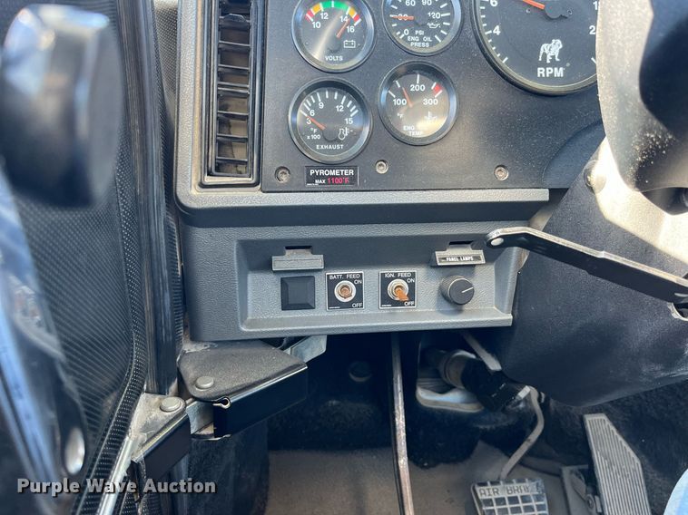 image for item DP2141 2000 Mack CH613  semi truck