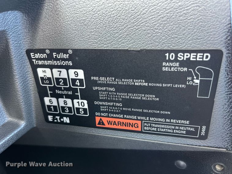 image for item DP2141 2000 Mack CH613  semi truck