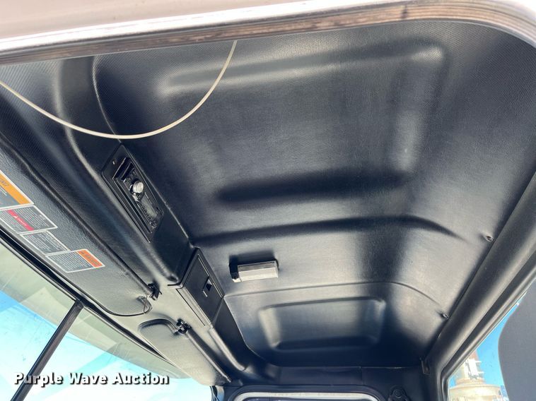 image for item DP2141 2000 Mack CH613  semi truck