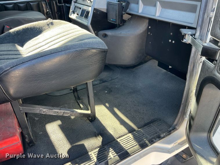 image for item DP2141 2000 Mack CH613  semi truck