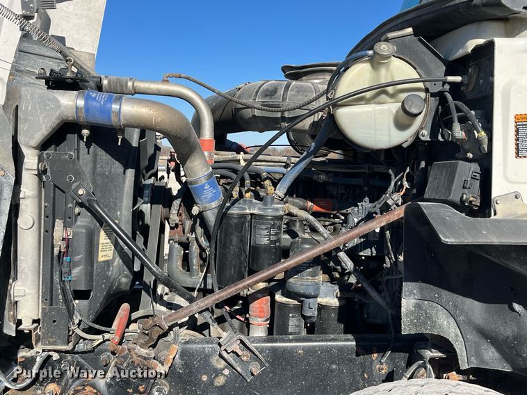 image for item DP2141 2000 Mack CH613  semi truck