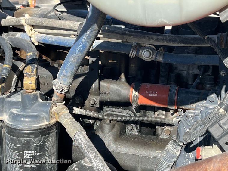 image for item DP2141 2000 Mack CH613  semi truck