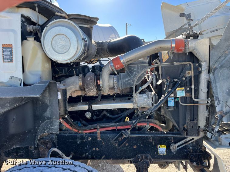 image for item DP2141 2000 Mack CH613  semi truck