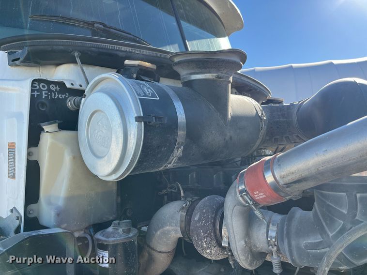 image for item DP2141 2000 Mack CH613  semi truck