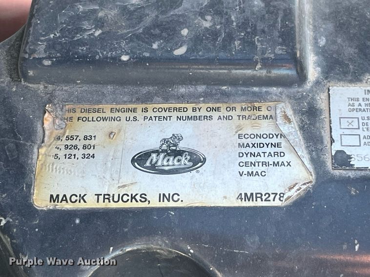 image for item DP2141 2000 Mack CH613  semi truck