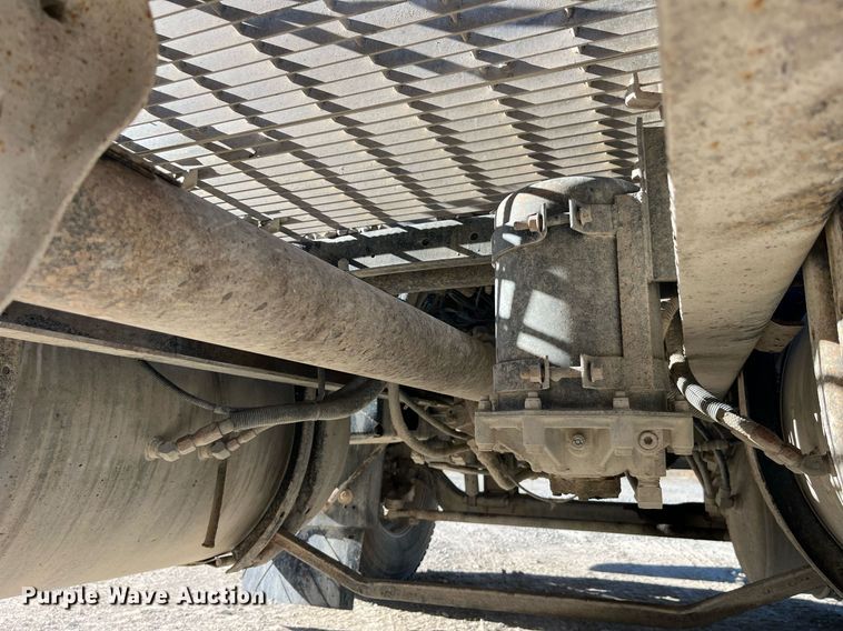 image for item DP2141 2000 Mack CH613  semi truck