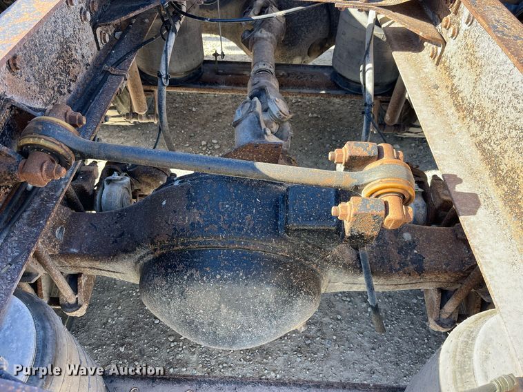 image for item DP2141 2000 Mack CH613  semi truck