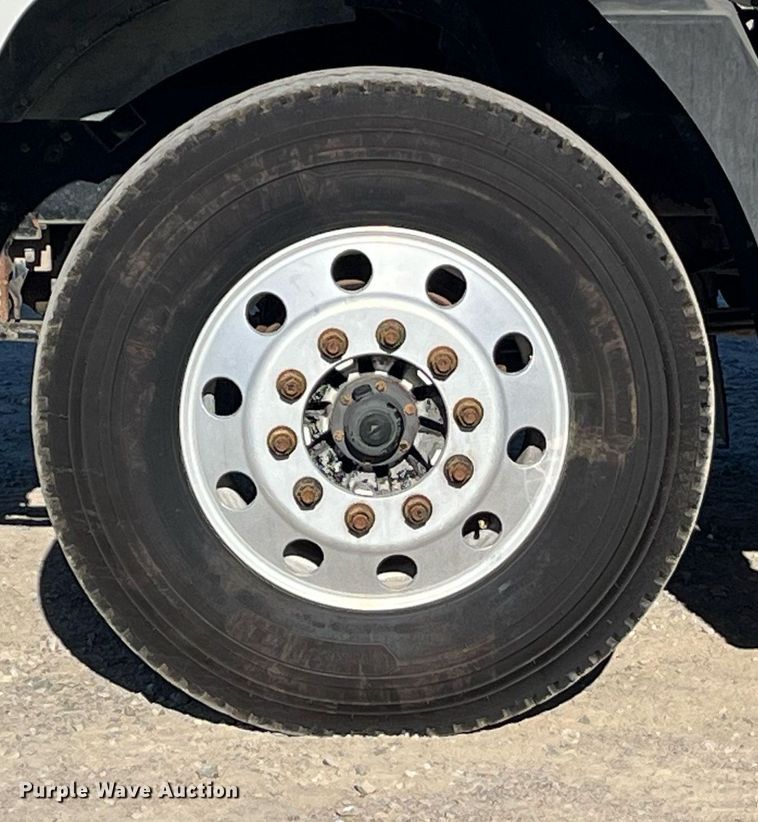 image for item DP2141 2000 Mack CH613  semi truck