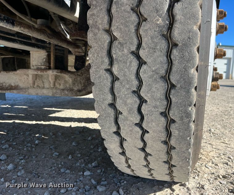 image for item DP2141 2000 Mack CH613  semi truck