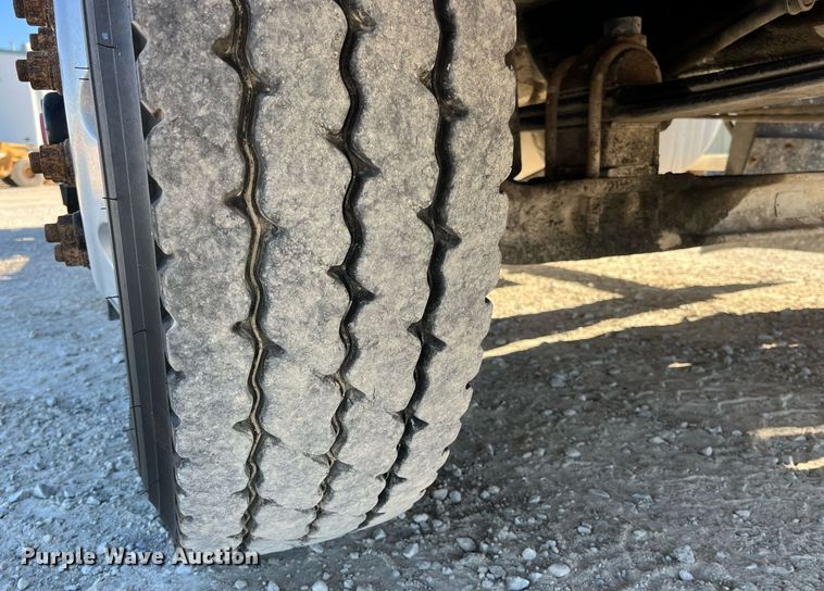 image for item DP2141 2000 Mack CH613  semi truck