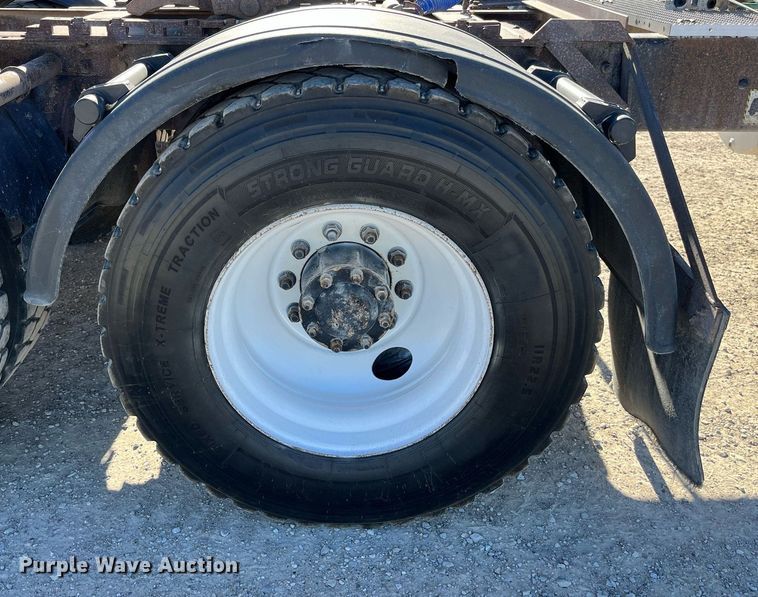 image for item DP2141 2000 Mack CH613  semi truck