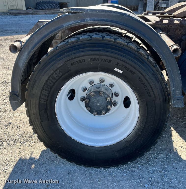 image for item DP2141 2000 Mack CH613  semi truck