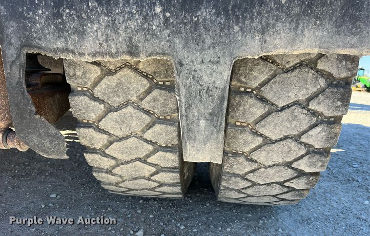 image for item DP2141 2000 Mack CH613  semi truck