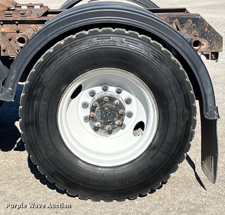 image for item DP2141 2000 Mack CH613  semi truck