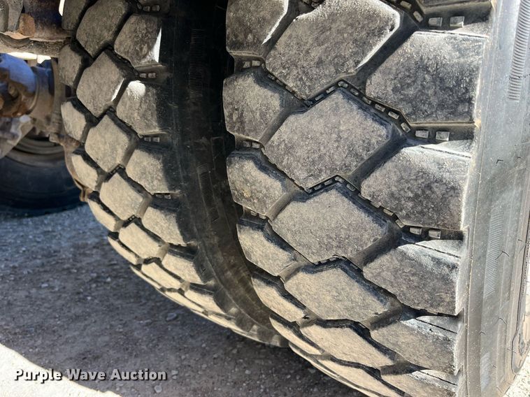 image for item DP2141 2000 Mack CH613  semi truck