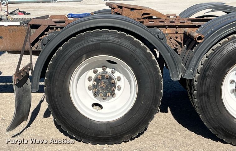 image for item DP2141 2000 Mack CH613  semi truck