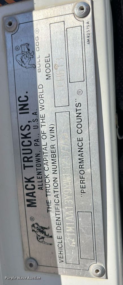 image for item DP2141 2000 Mack CH613  semi truck