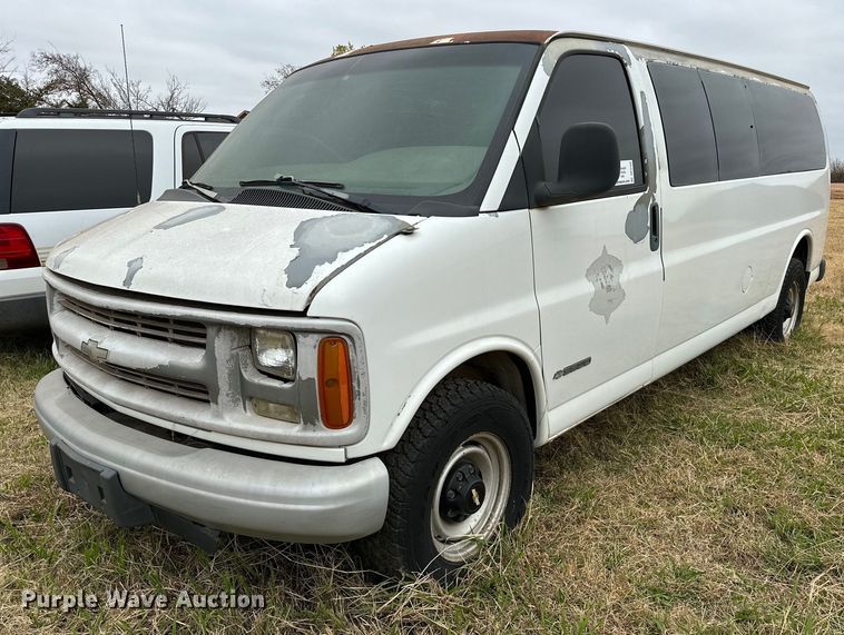 image for item DP3189 2002 Chevrolet Express 3500  van