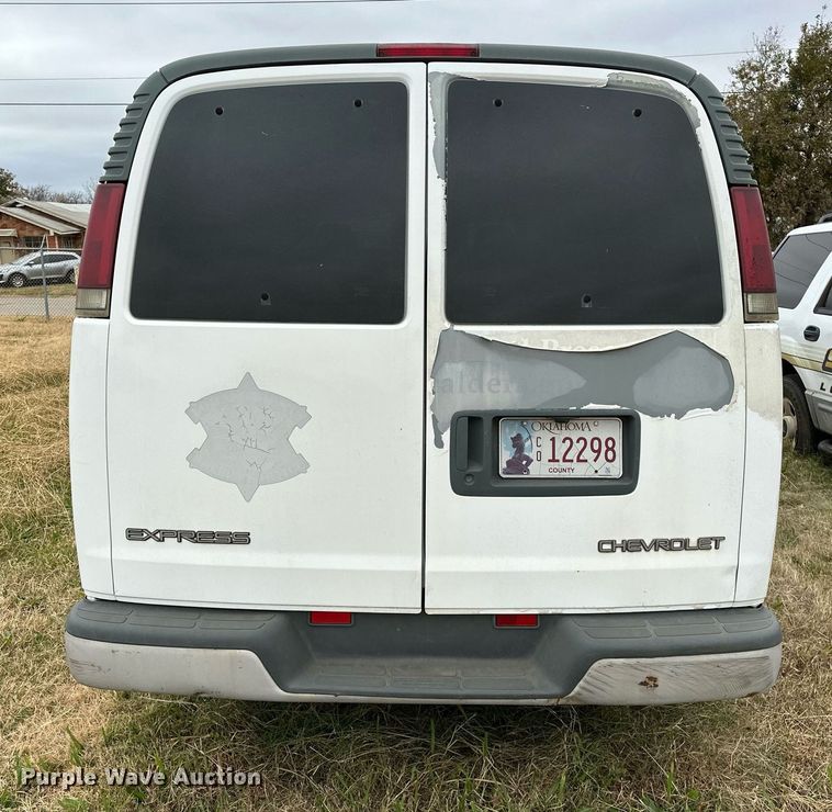 image for item DP3189 2002 Chevrolet Express 3500  van
