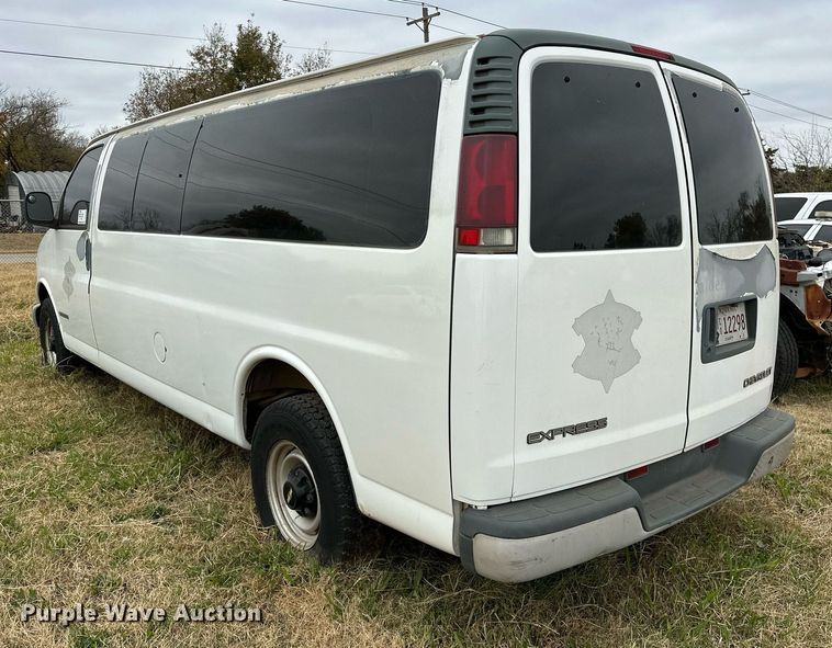 image for item DP3189 2002 Chevrolet Express 3500  van