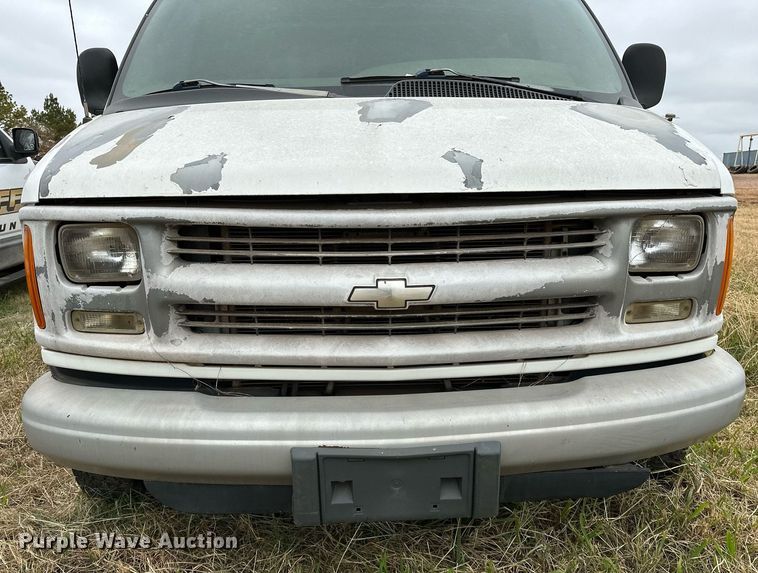image for item DP3189 2002 Chevrolet Express 3500  van